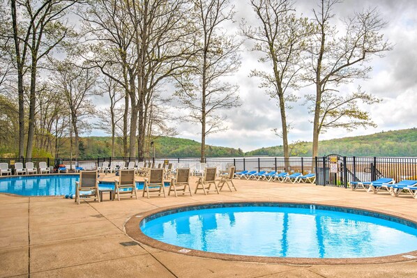 Apartment (5 Bedrooms) | Interior - Community Perks & Deck: Lake Harmony Townhome! (Lake Harmony)