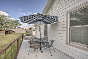 House (2 Bedrooms) | Interior - Lovely Thermopolis Home < 3 Mi to Hot Springs (Thermopolis)