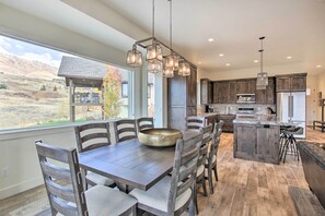 House (5 Bedrooms) | Interior