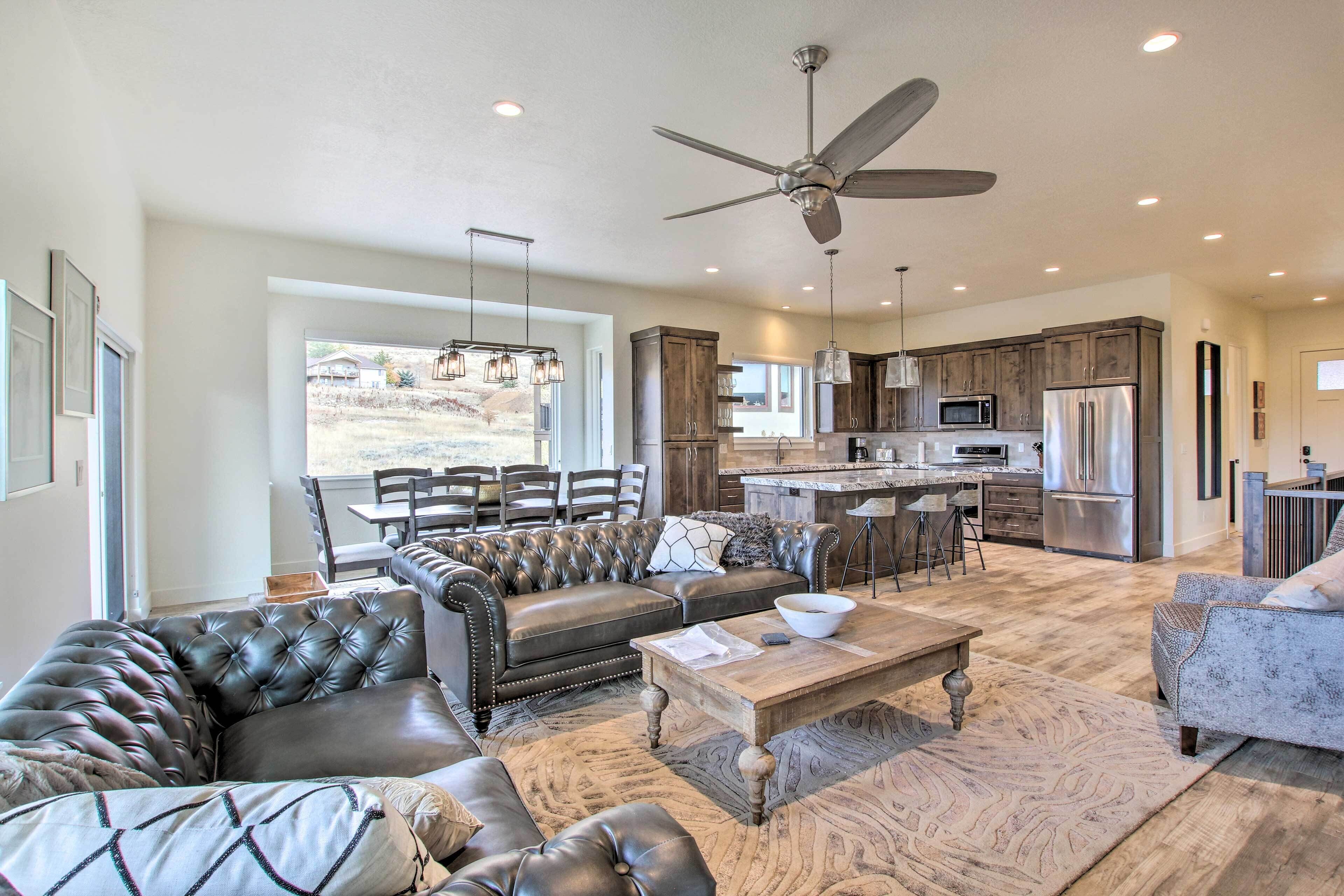 Scenic Eden Gem w/ Hot Tub ~ 6 Mi to Ski Area