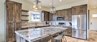 Scenic Eden Gem w/ Hot Tub ~ 6 Mi to Ski Area