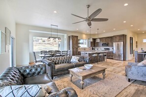 House (5 Bedrooms) | Interior