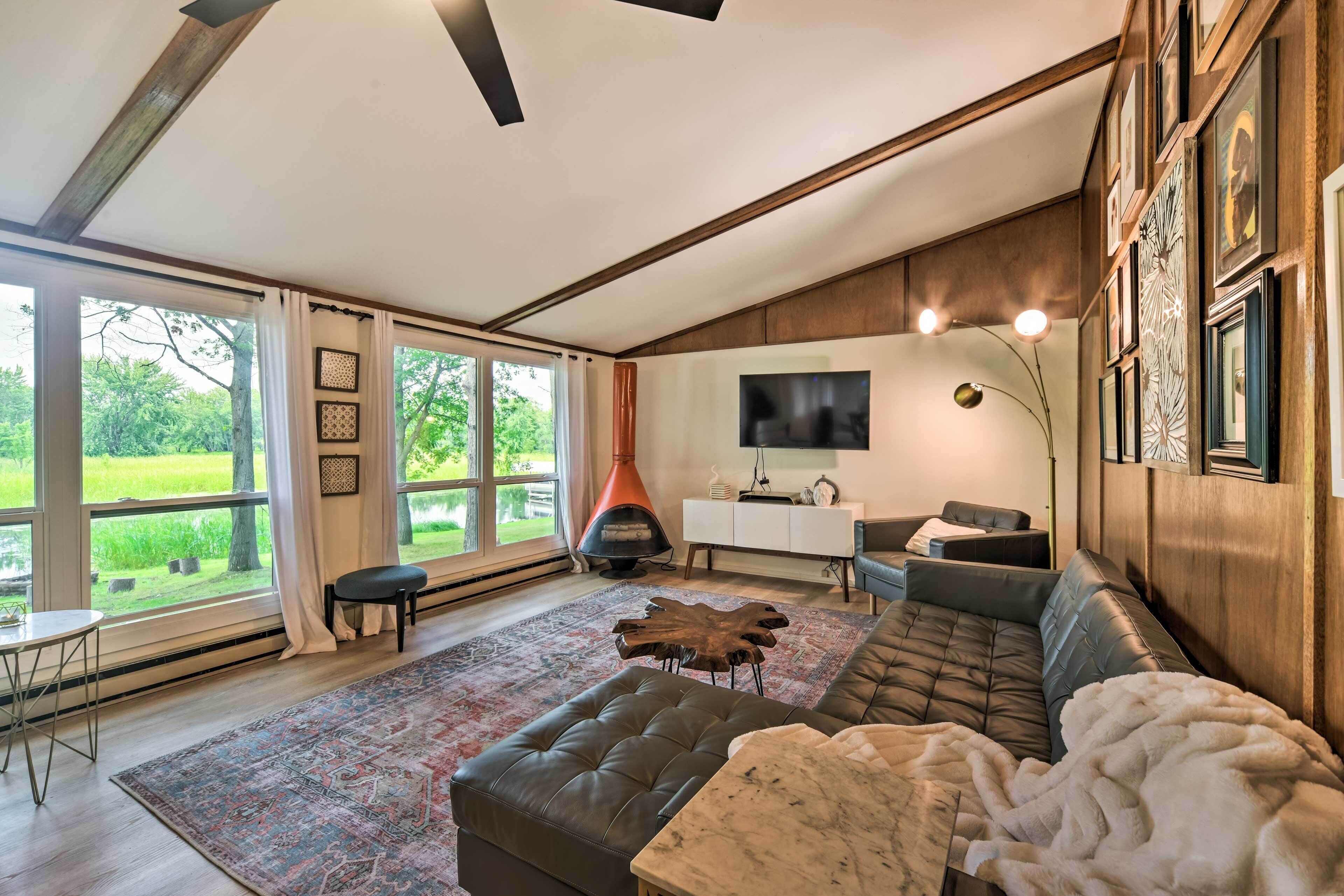 Pine City Getaway, Steps From Snake River!