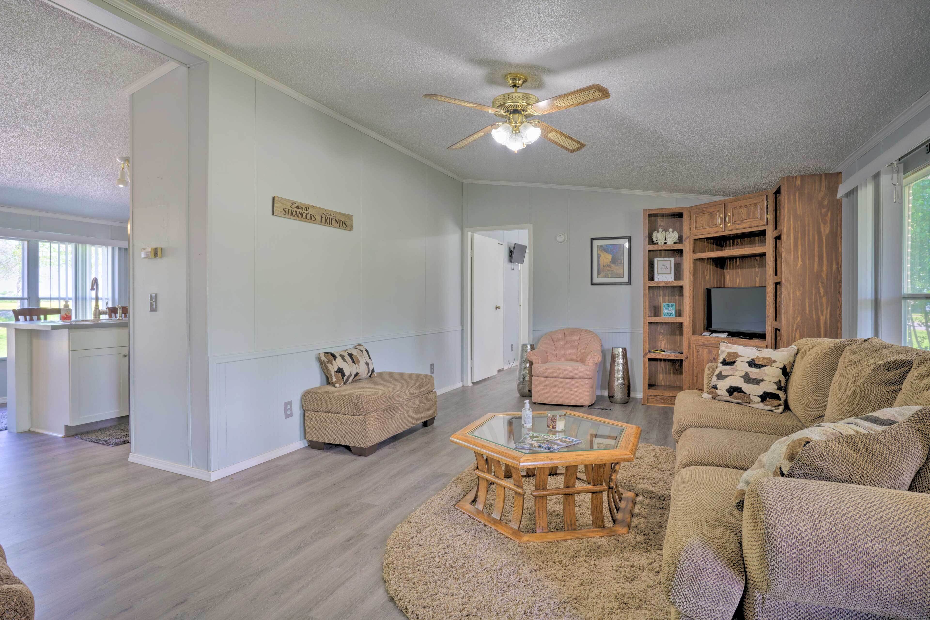 Quaint Ridgely Home ~ 9 Mi to Reelfoot Lake!