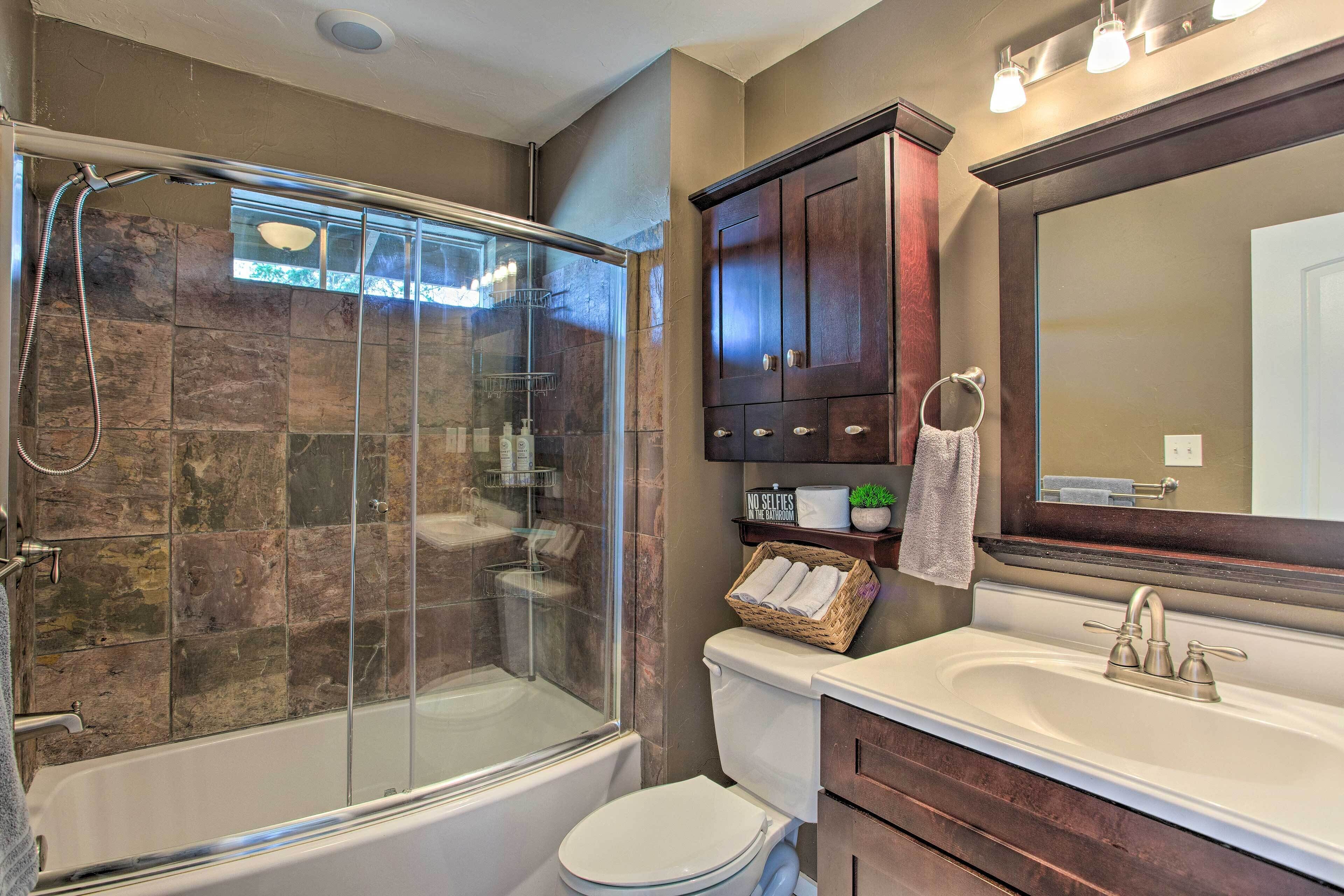 Pottsboro Home < Half-mi to Lake Texoma!