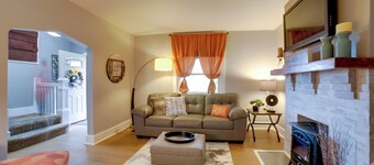 Pittsburgh Home w/ Private Yard 3 Mi to Dtwn!