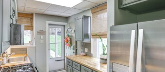 Pittsburgh Home w/ Private Yard 3 Mi to Dtwn!