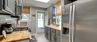 Pittsburgh Home w/ Private Yard 3 Mi to Dtwn!