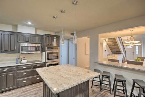 Game Room & Private Pool: Richardson Retreat