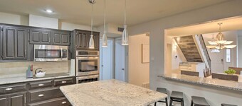 Game Room & Private Pool: Richardson Retreat