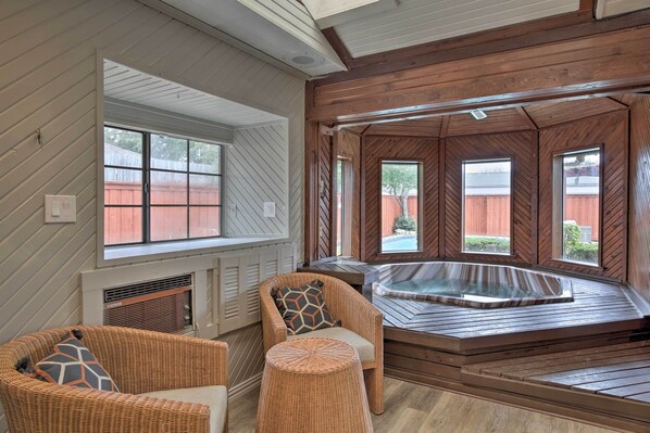 House (5 Bedrooms) | Interior