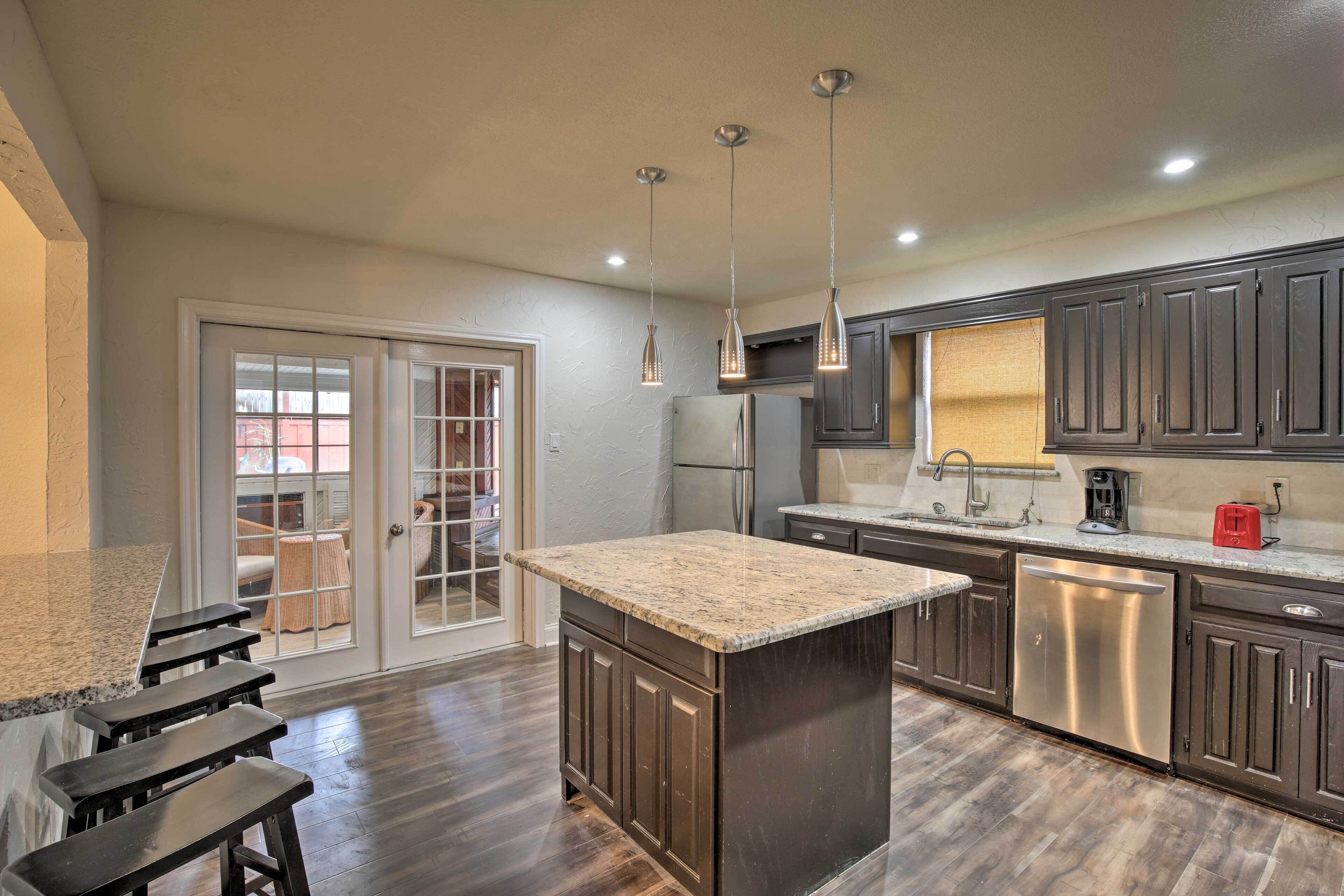 Richardson Retreat w/ Pool & Indoor Hot Tub!