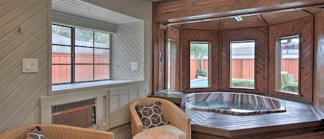 House (5 Bedrooms) | Interior