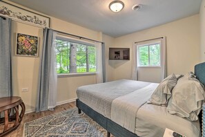 House (3 Bedrooms) | Interior - Vacation Rental In-between Houghton & Higgins Lake (Roscommon)