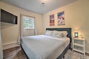 House (3 Bedrooms) | Interior - Vacation Rental In-between Houghton & Higgins Lake (Roscommon)