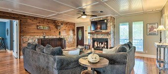 Bay Access & Dock: Riverfront Tivoli Escape