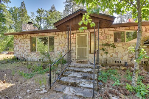 Riverfront Home Near Yosemite National Park!