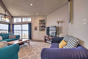 Interior - Rustic Lake Buchanan Hideaway w/ Game Room & Grill (Tow)