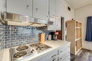 Interior - Rustic Lake Buchanan Hideaway w/ Game Room & Grill (Tow)