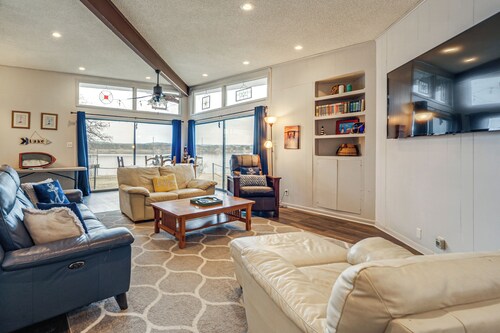 Rustic Lake Buchanan Hideaway w/ Game Room & Grill