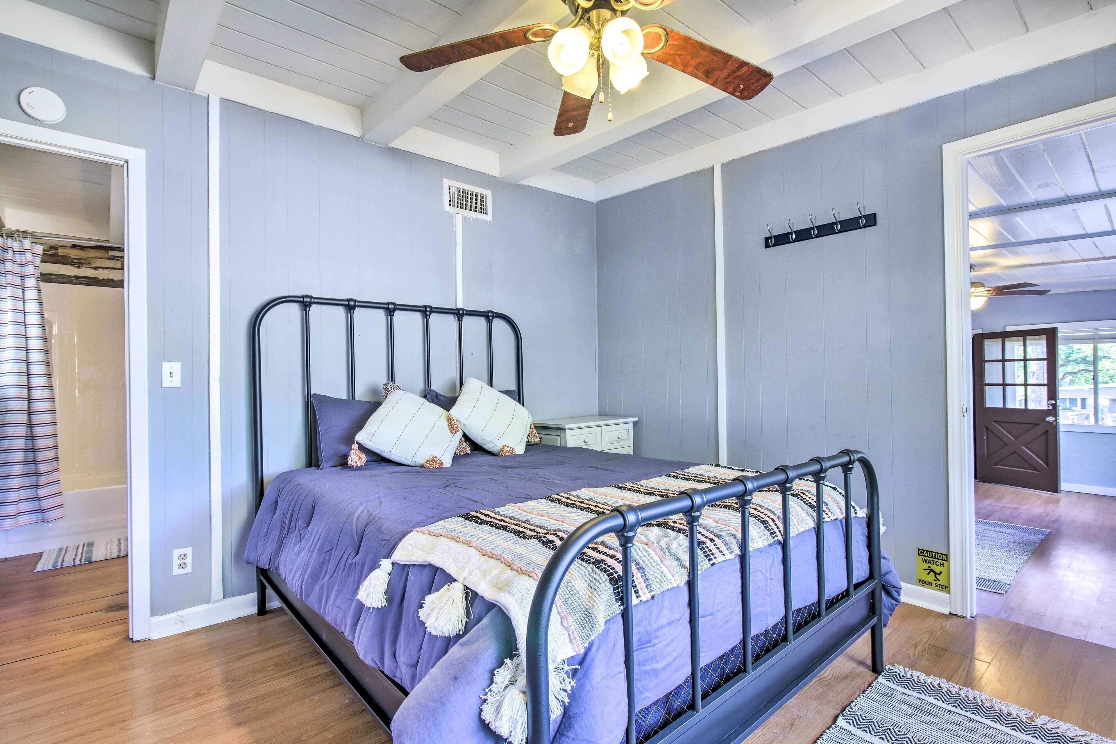 Relaxing Granite Shoals Home, Walk to Lake