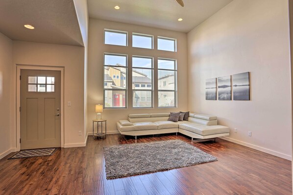 Apartment (3 Bedrooms) | Interior - Sleek & Modern Townhome ~ 11 Mi to Dtwn Boise (Meridian)
