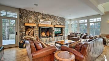 Televisión y chimenea