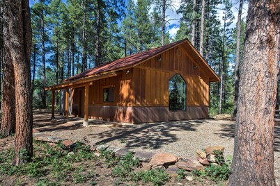 Mancos Cabin Rental on 80 Acres w/ Mountain View!