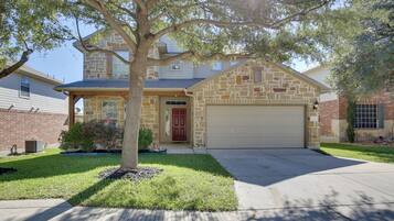 House (4 Bedrooms) | Front of property