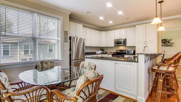 ุงูู
ูุดุฃุฉ ู
ู ุงูุฏุงุฎู