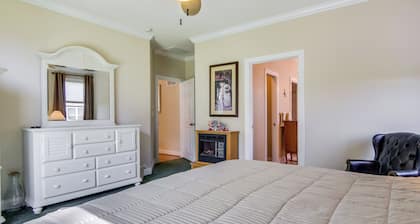 4 Mi to Fenwick Island: Home w/ Pool Access & Deck