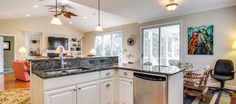 4 Mi to Fenwick Island: Home w/ Pool Access & Deck