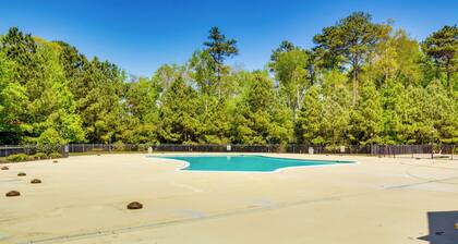 4 Mi to Fenwick Island: Home w/ Pool Access & Deck