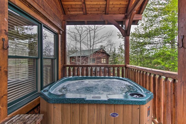 Interior - Sevierville Cabin w/ Hot Tub + Large Deck! (Sevierville)