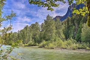 House (4 Bedrooms) | Interior - Riverside North Bend Oasis: Stunning Mountain View (North Bend)