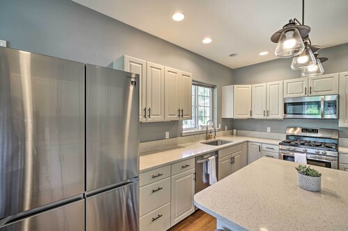 Riverside North Bend Oasis: Stunning Mountain View