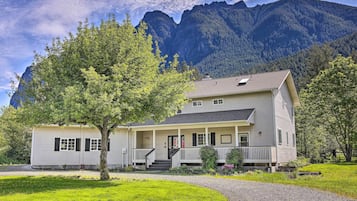 House (4 Bedrooms) | Front of property