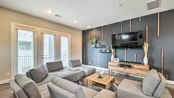 Apartment (3 Bedrooms) | Front of property