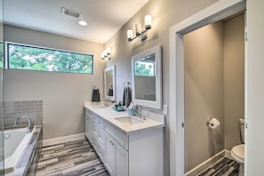 Interior - Stylish Houston Townhome ~ 3 Mi to Downtown! (Houston)