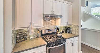 Stylish Houston Townhome ~ 3 Mi to Downtown!
