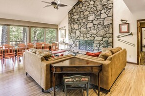 House (4 Bedrooms) | Interior