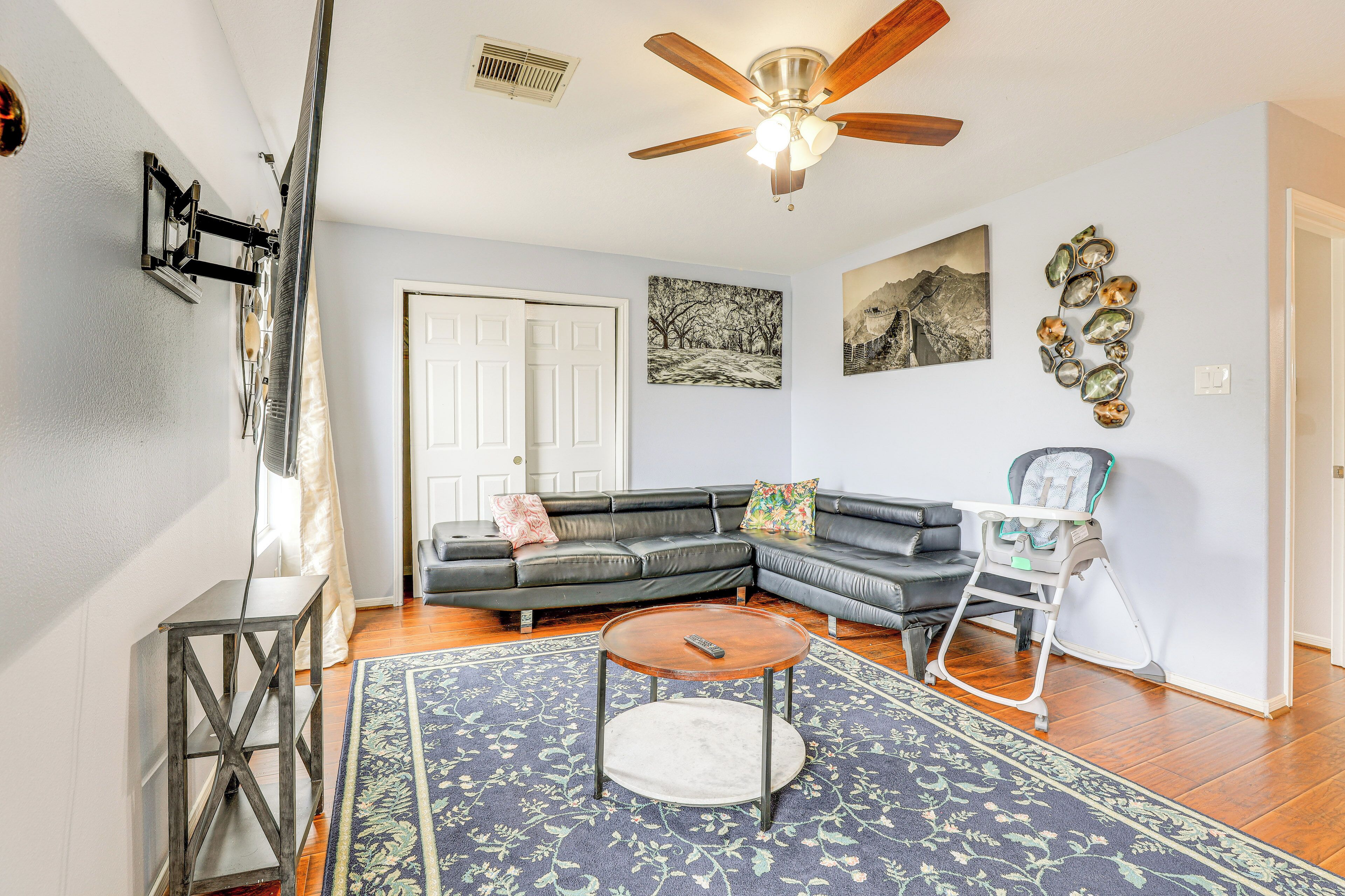 House (5 Bedrooms) | Interior