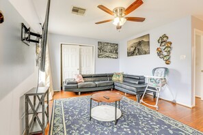 House (5 Bedrooms) | Interior