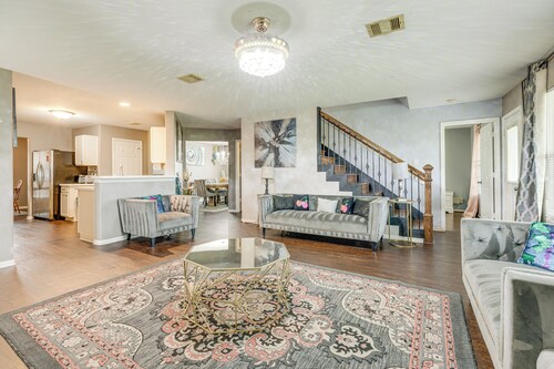 Covered Patio & Yard: Family Home in Katy