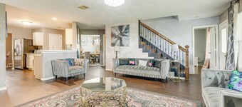 Covered Patio & Yard: Family Home in Katy