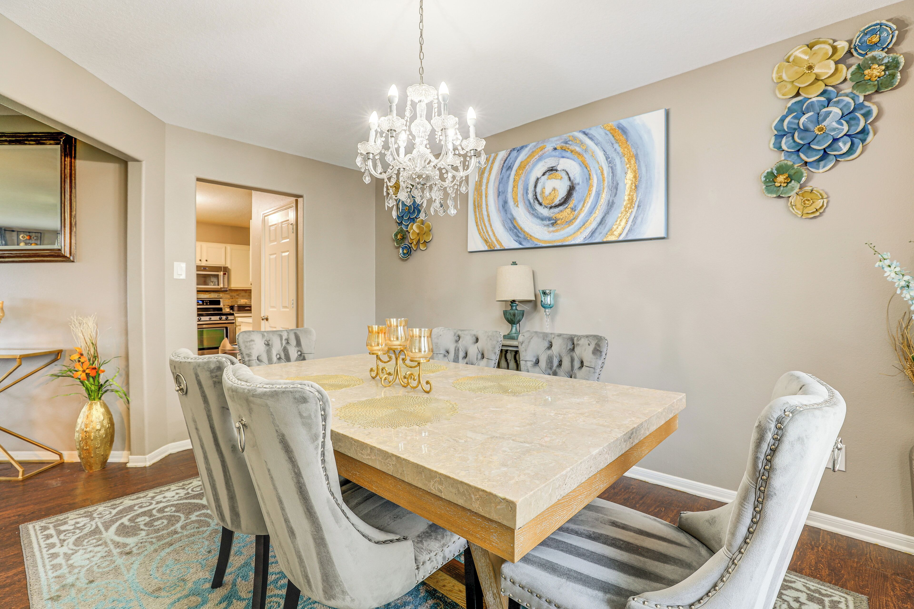 House (5 Bedrooms) | Interior