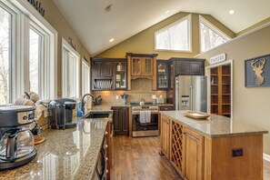 House (4 Bedrooms) | Interior