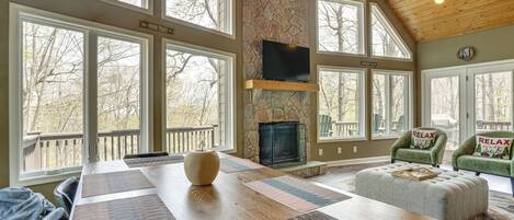 House (4 Bedrooms) | Interior