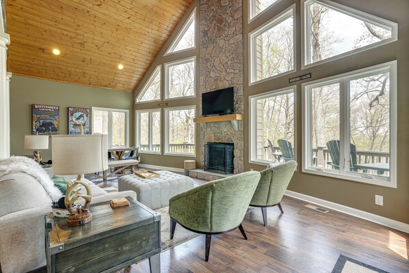 House (4 Bedrooms) | Front of property