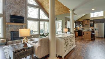 House (4 Bedrooms) | Interior